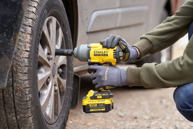 STANLEY klucz dynamiczny V20 4Ah SFMCF940M1-QW
