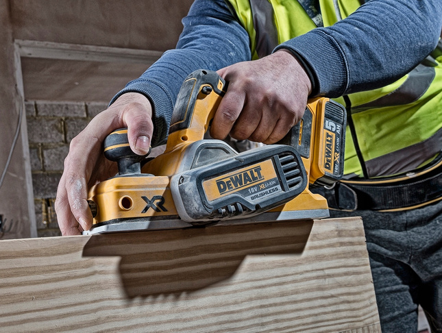 DEWALT DCP580NT-XJ strug 82mm 18V XR
