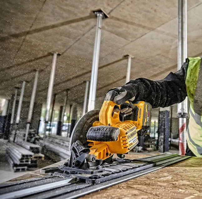 Pilarka tarczowa DEWALT 54V XR FLEXVOLT 190MM Tstak DCS579NT-XJ