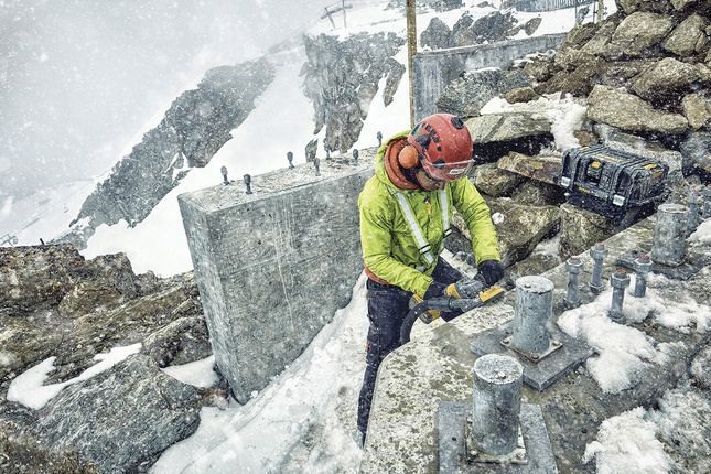 Akumulatorowa Szlifierka kątowa ZESTAW DeWalt 125mm 2300W 2x5Ah DCG418T2