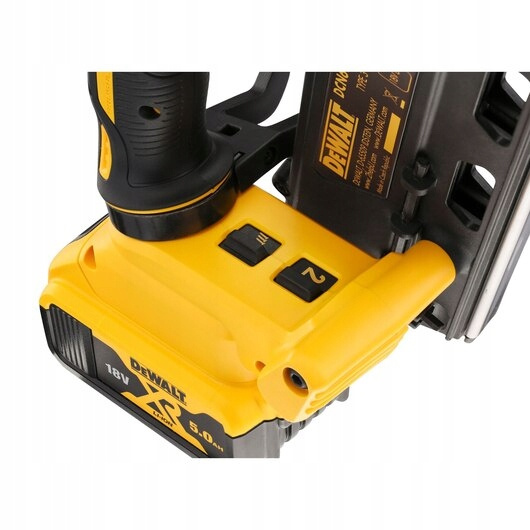 Gwoździarka DeWalt DCN692P2-QW, kufer